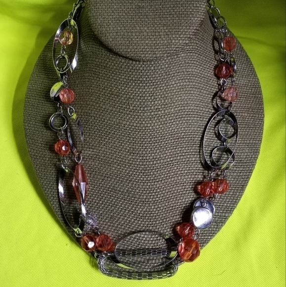 Silvertone chain beaded pinkish peach 🍑 color necklace - Picture 1 of 5